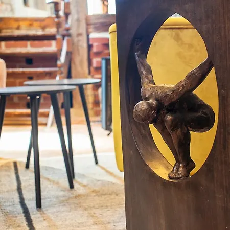 Historisches Stellwerk Mit Garten In Bester Innenstadtlage & Boxspringbetten Nahe Der Schweizer Grenze * Lorrach