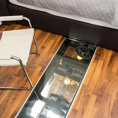 Historisches Stellwerk Mit Garten In Bester Innenstadtlage & Boxspringbetten Nahe Der Schweizer Grenze * Lorrach